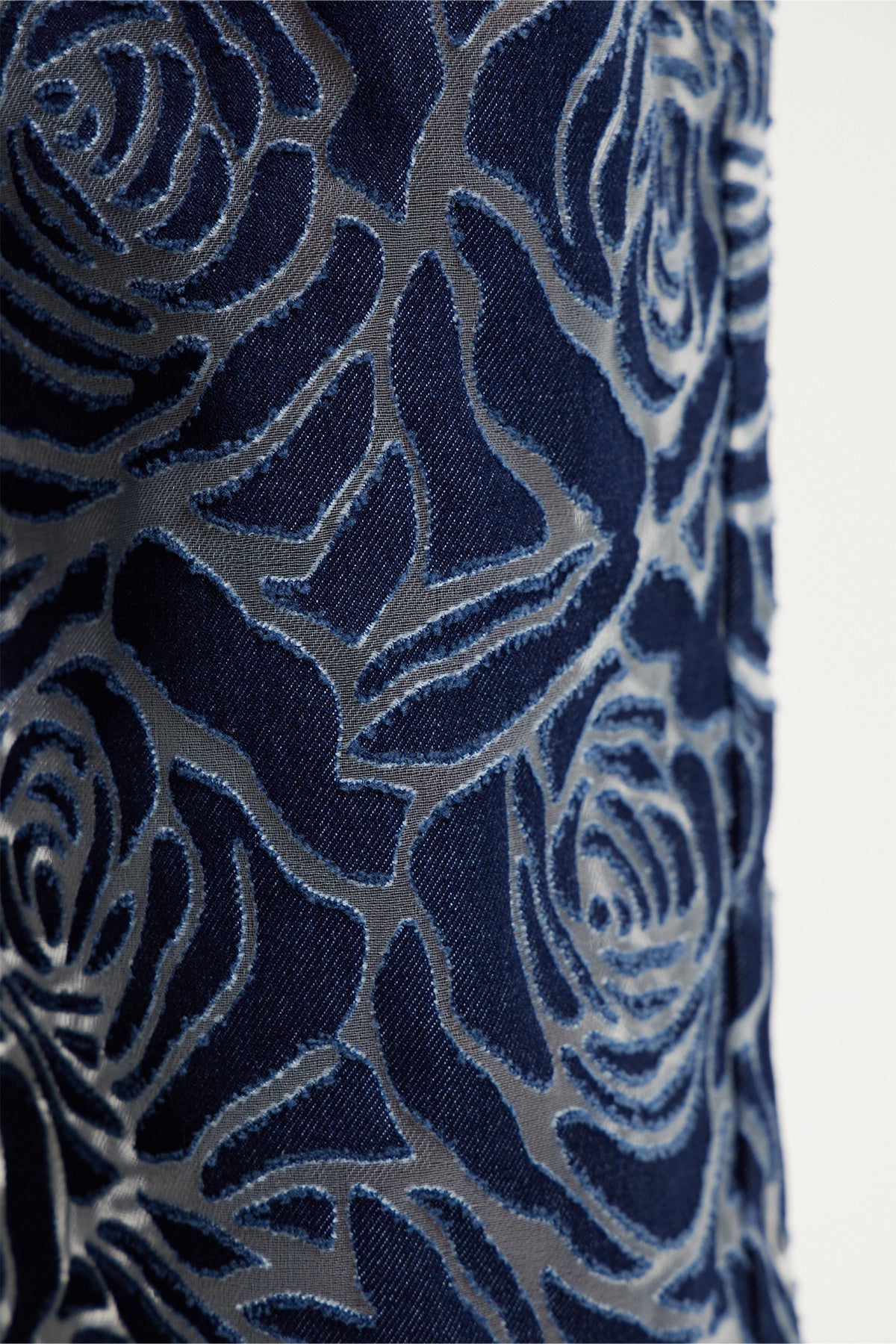 Chlodulf Flower Cutout Jeans In Dark Wash