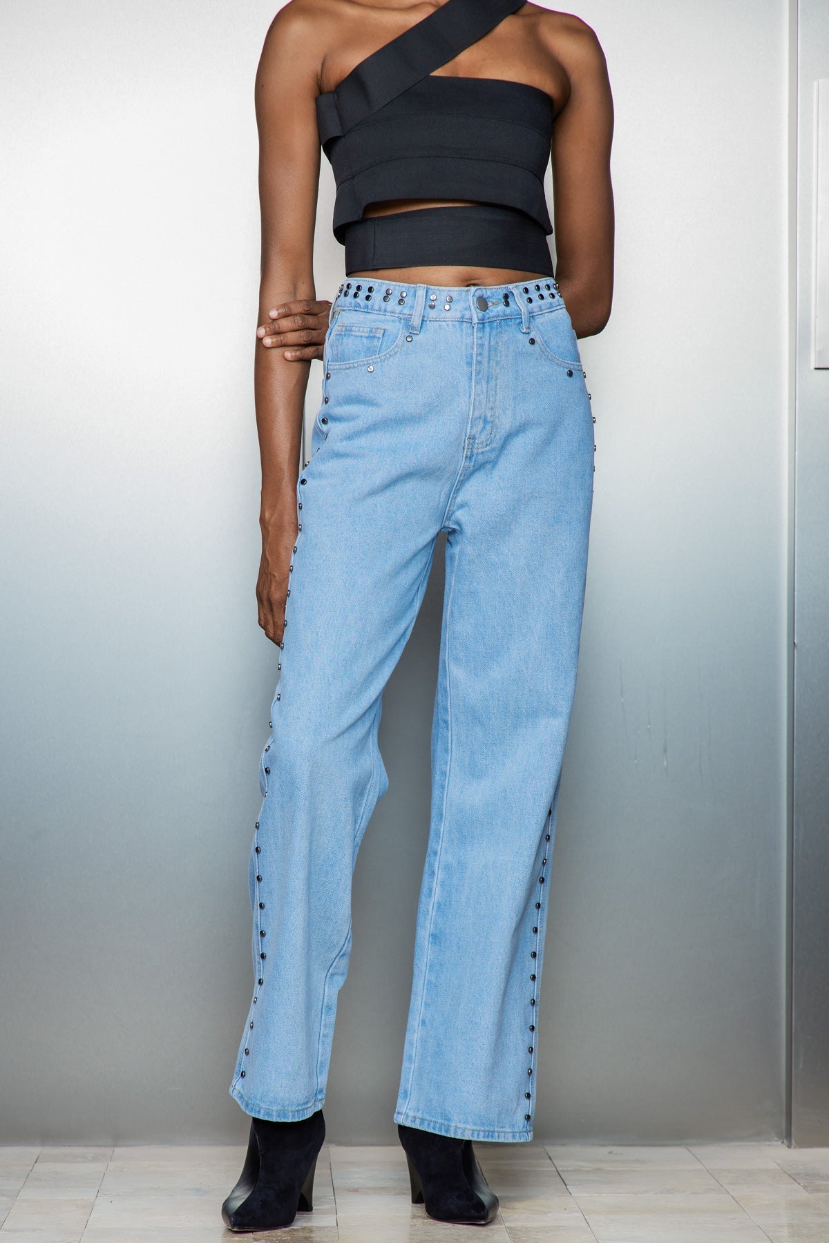 Banquo Star Embellished Barrel Jeans In Blue