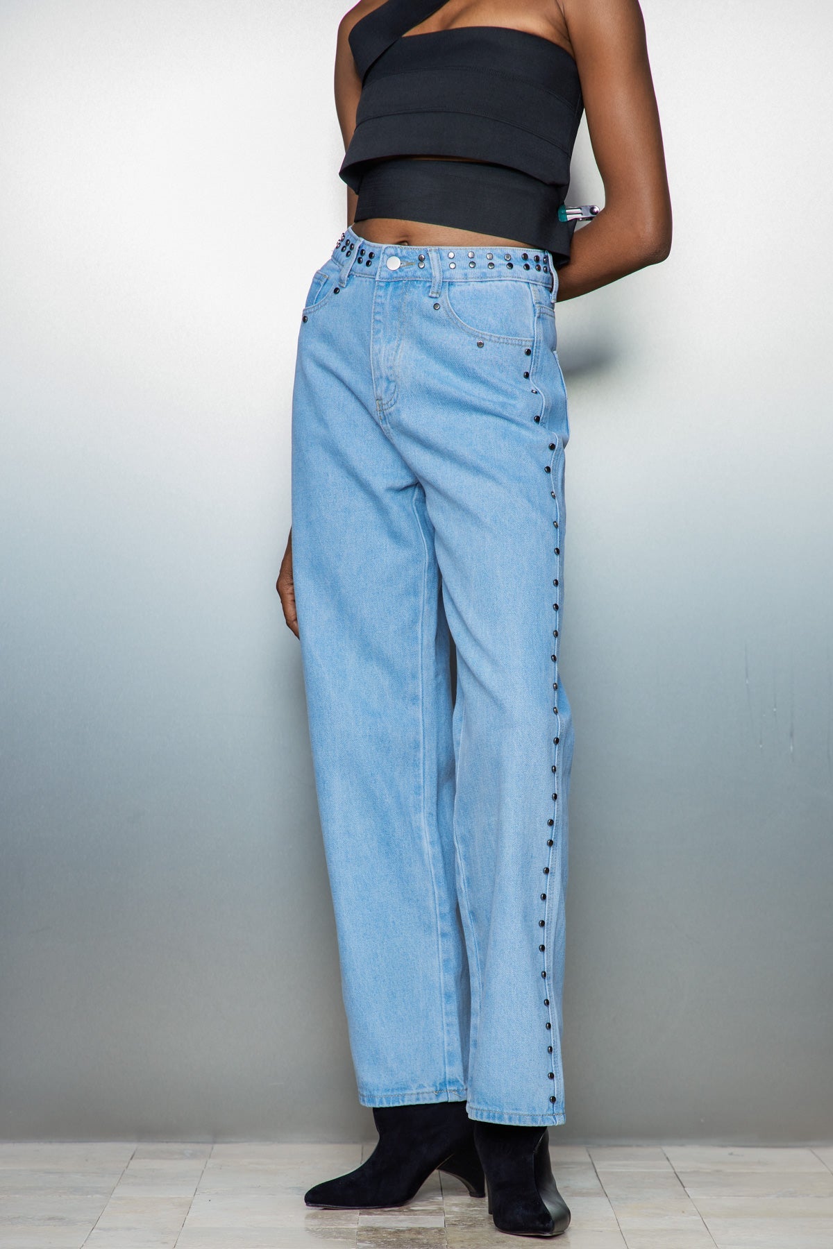 Banquo Star Embellished Barrel Jeans In Blue
