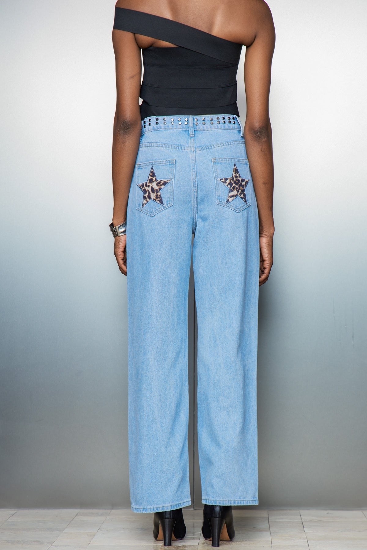 Banquo Star Embellished Barrel Jeans In Blue