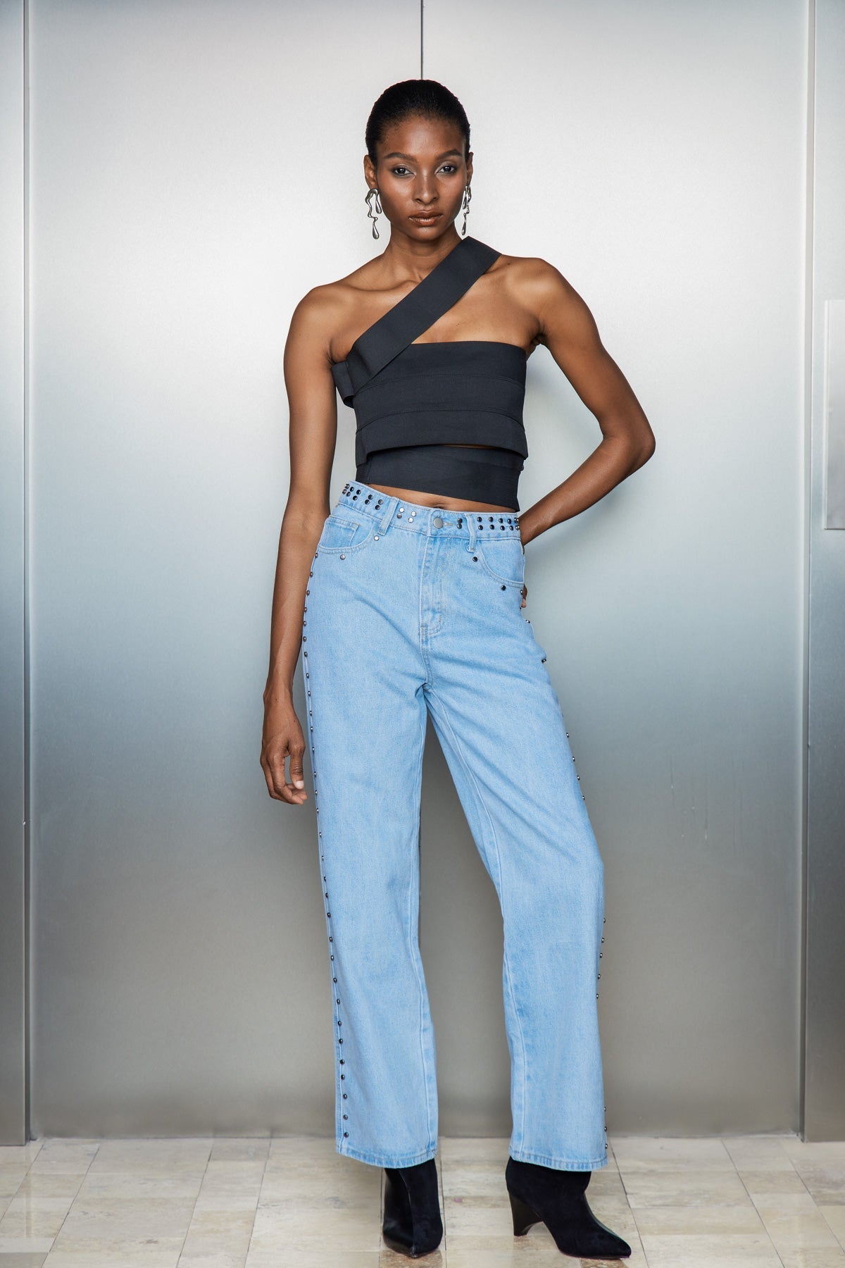 Banquo Star Embellished Barrel Jeans In Blue