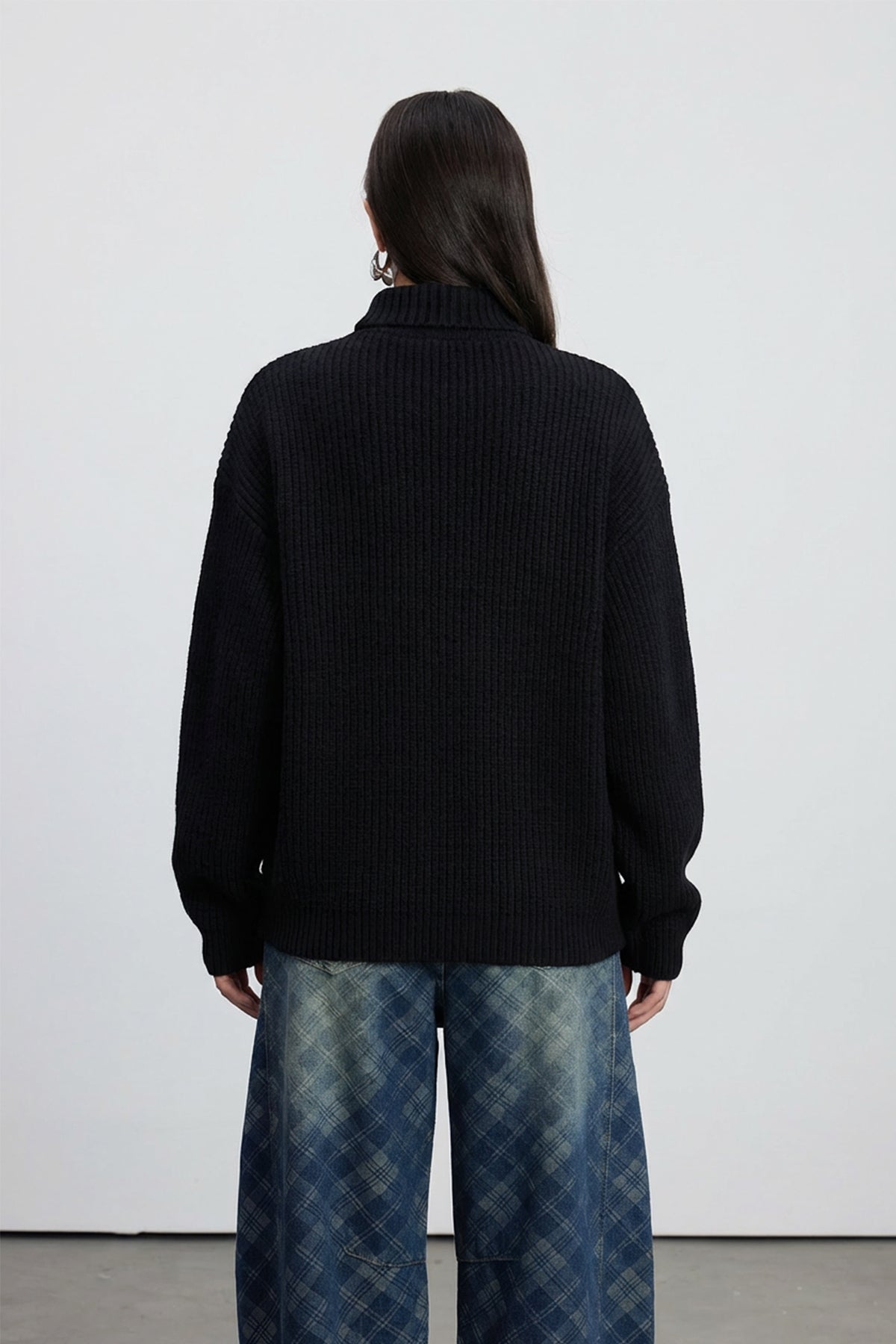 Emel Turtleneck Twist Knit Top In Black