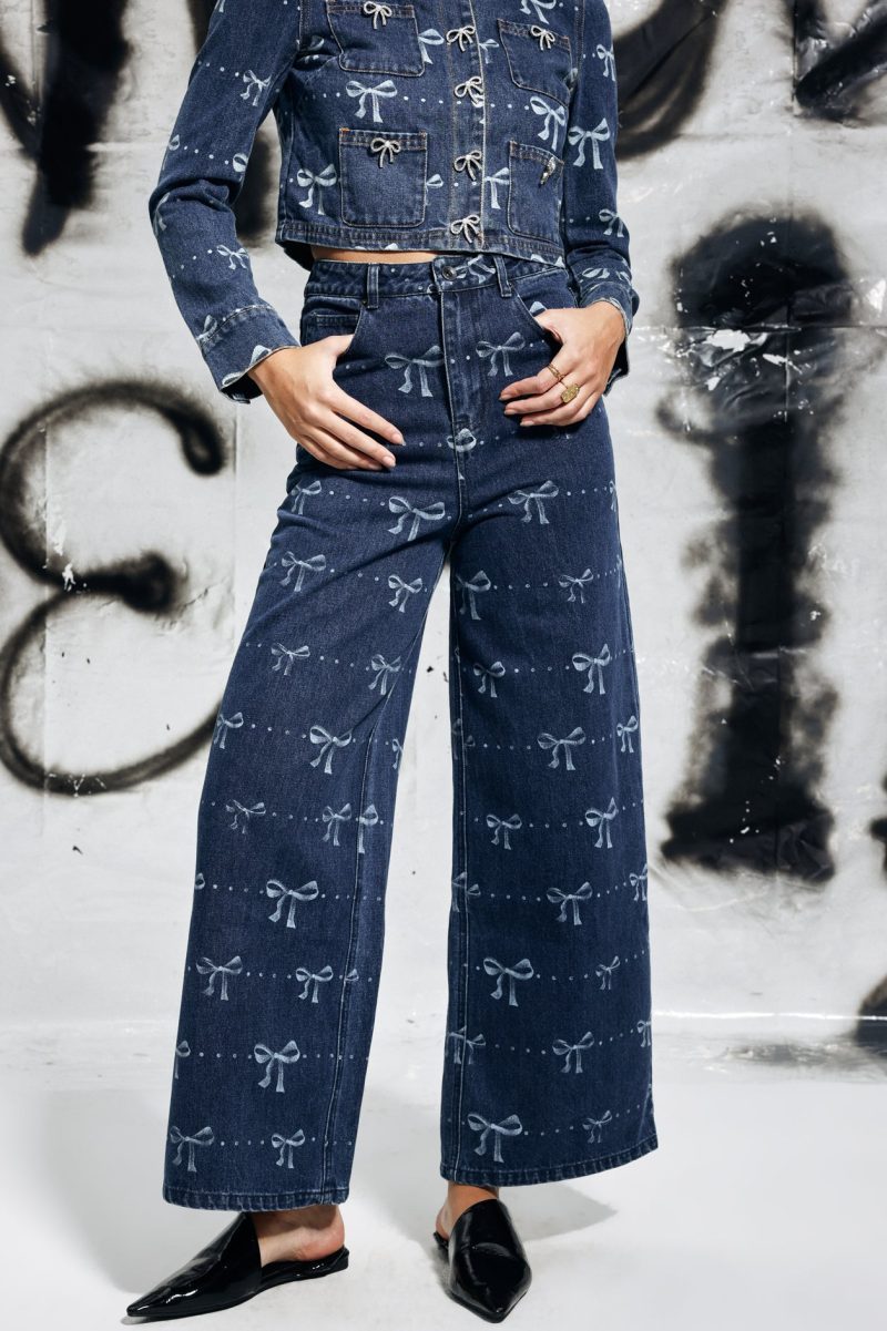 CourtneyBowPrintJeans 1