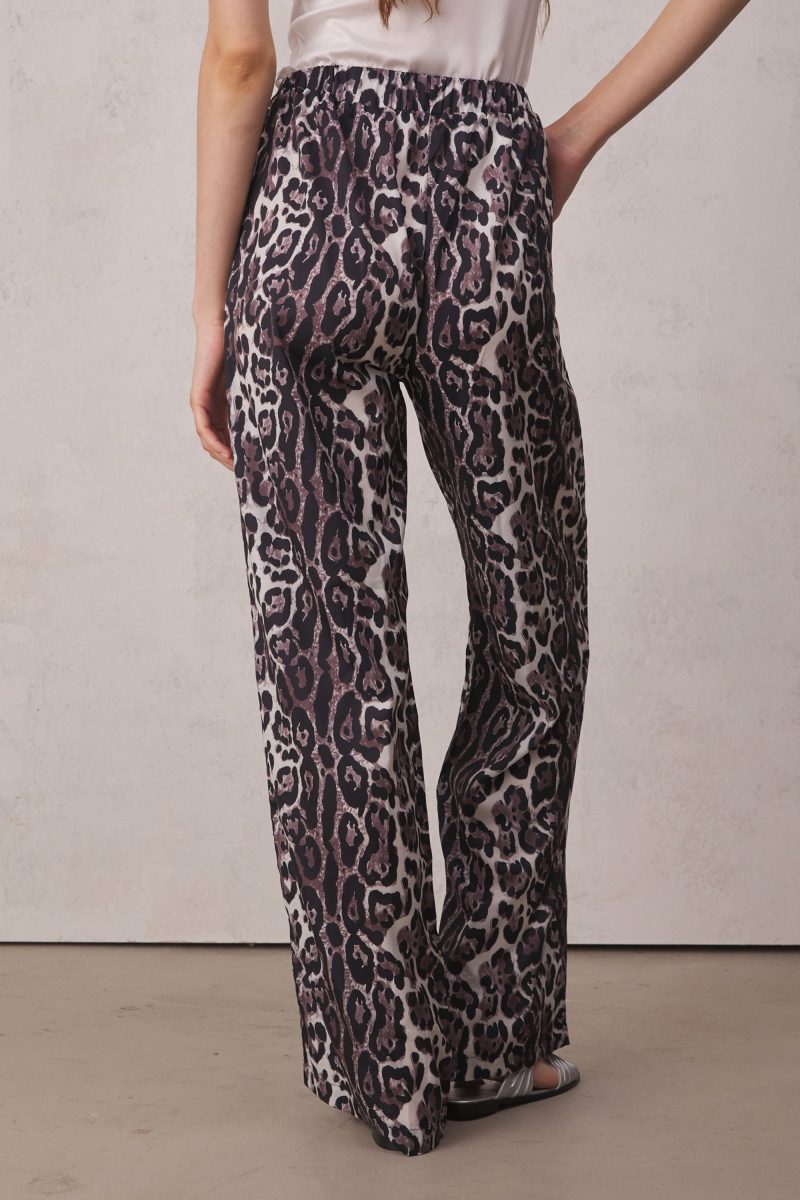 LorettaLowRiseLeopardWideLegPants 2