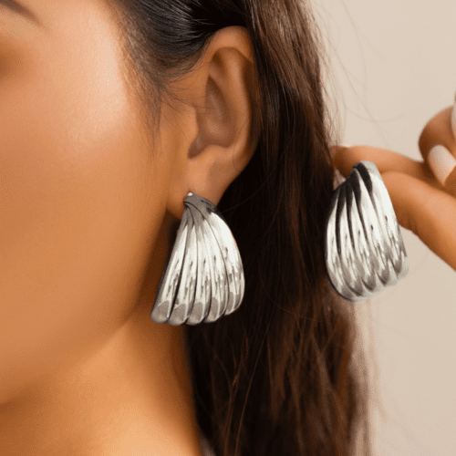 Sky Metal Shell Earring In Silver 3